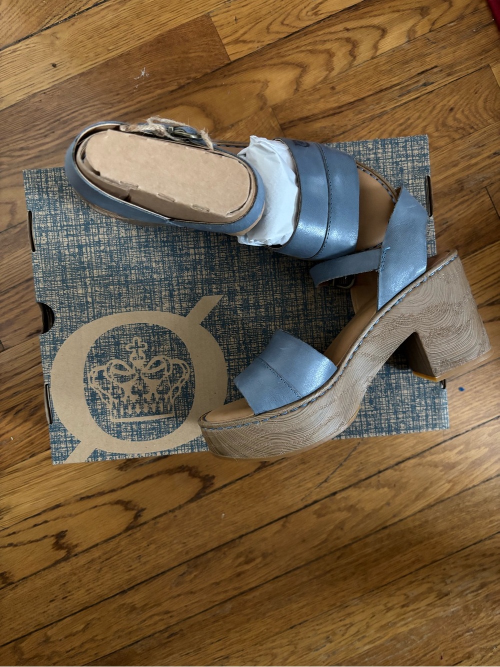 NEW Born Lucca Blue Leather Sandals Women’s 7